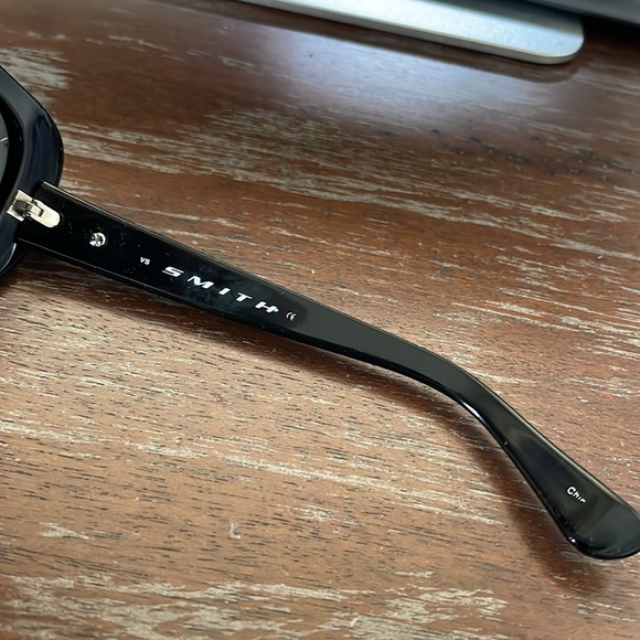 Smith black sunglasses unisex with case and cloth. No size or style listed. - Picture 5 of 16